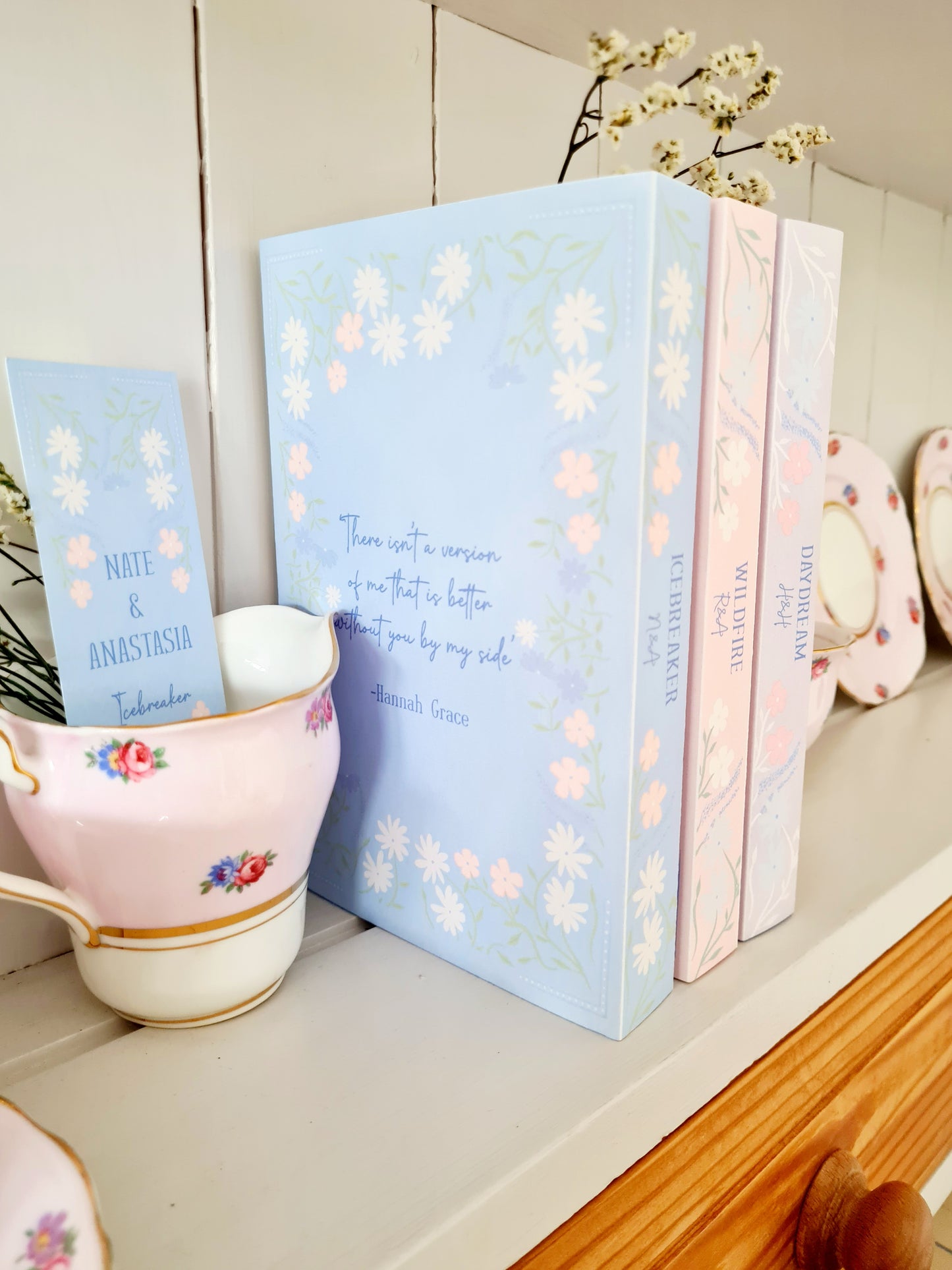Maple Hill Dust Covers and Bookmarks Hannah Grace